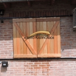 postigones de madera