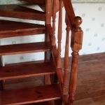 escalera de madera de pino