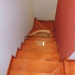 escalera de madera plastificada