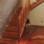 escalera + piso de madera