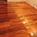 pulido plastificado de piso de madera