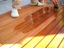 Lee más sobre el artículo Mantenimiento de los pisos deck: cada cuánto y cómo