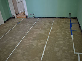 piso cubierto con carton